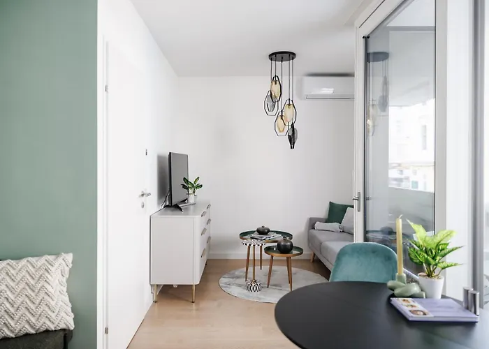 Stylish Suite, Balcony, Augarten & Center דירה *